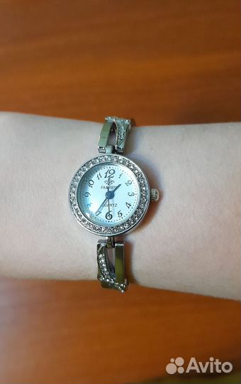 Часы наручные женские