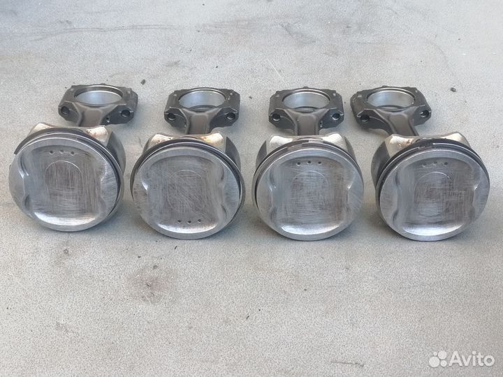 Шатун с поршнем Nissan X-Trail T30 2001-2006 MR20