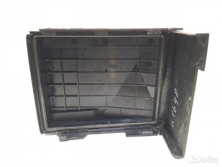 Крышка блока предохранителей Skoda Octavia 2 (A5)