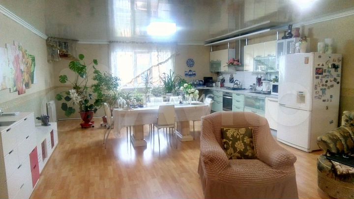 Дом 300 м² на участке 6 сот.