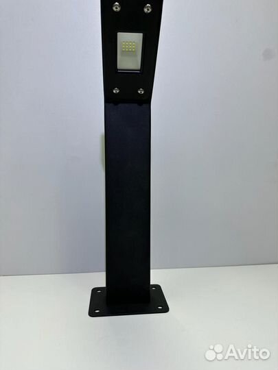 Уличный наземный фонарь для загородного дома