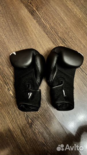 Защита голени, шлем, перчатки, защита паха