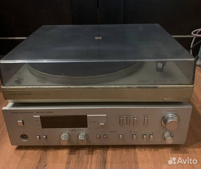 Усилитель и проигрыватель Электроника