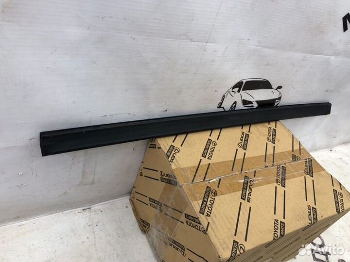 Молдинг крыши задний правый Toyota Land Cruiser