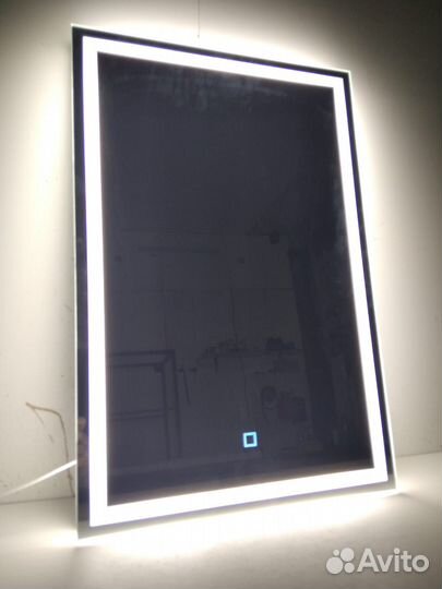 Зеркало с подсветкой для ванной