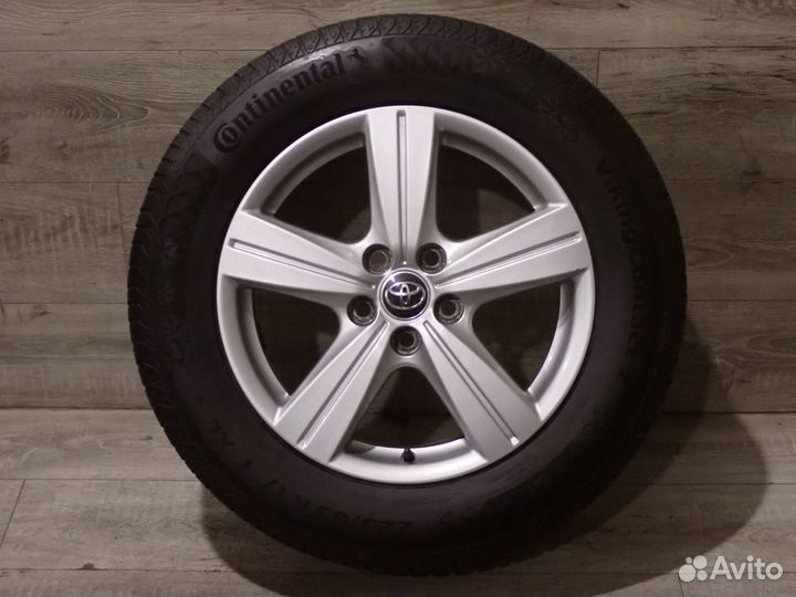 Комплект оригинальных колес R17 Toyota Rav4 зима