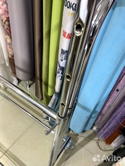 Напольная / Регулируемая / на колесах