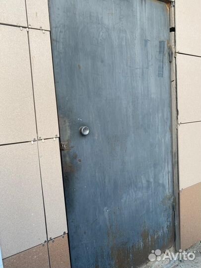 Дверь входная металлическая бу
