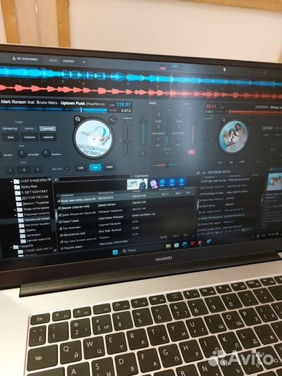 Диджей(поющий)