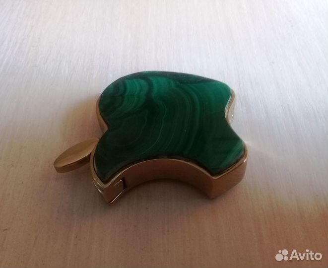 Подарок Газовая зажигалка Яблоко из малахита