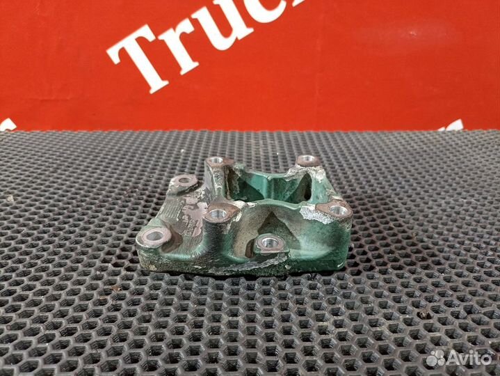 Кронштейн вискомуфты Volvo FH