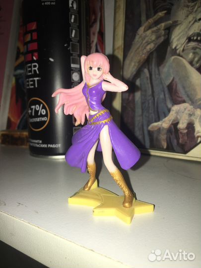 Аниме фигурка девушки