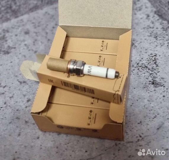 Свечи зажигания оригинал VAG 04E905601B