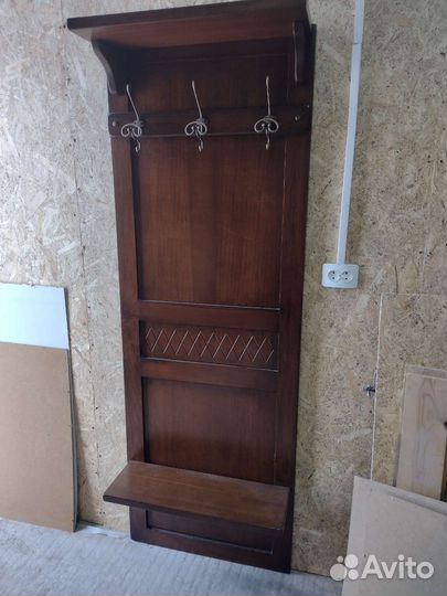 Вешалка из дерева