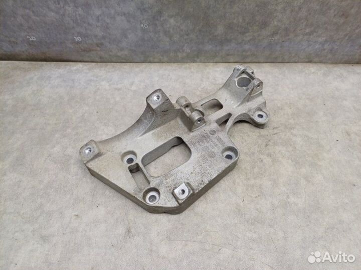 Кронштейн генератора Volkswagen Golf Plus 1.6 BSE