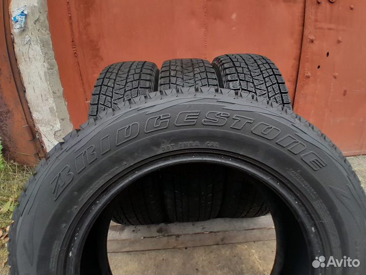 Bridgestone Blizzak DM-V1 215/70 R17 101R