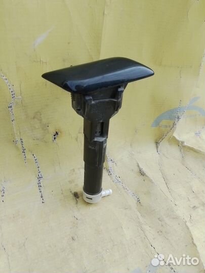 Форсунка омывателя фар Toyota Camry 50 2011+ правая оригинал