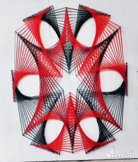 Панно в стиле string art