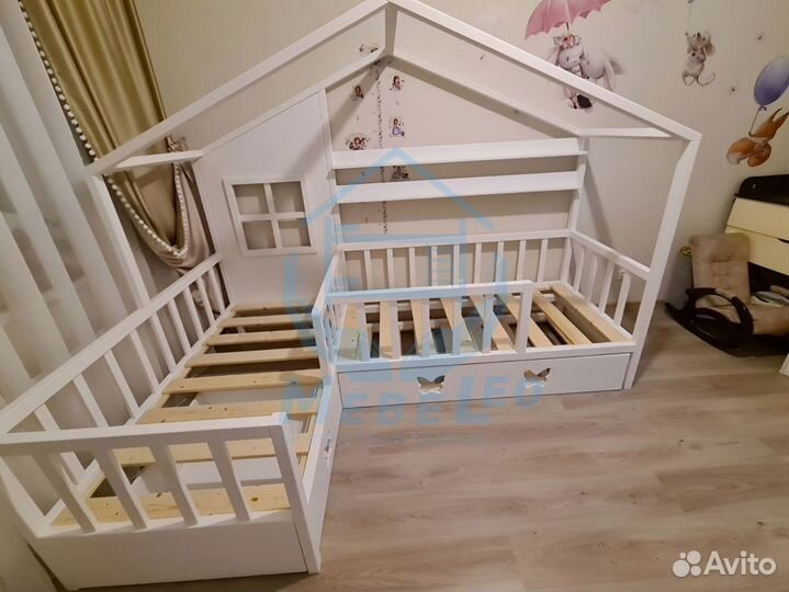 Двухъярусная кровать