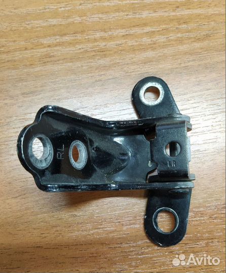 Петли задней правой двери Kia Rio 3