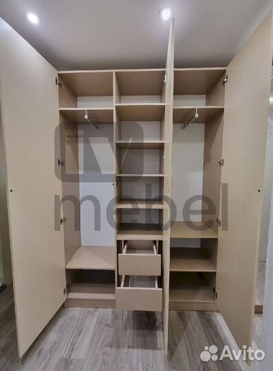 Шкаф с зеркалом