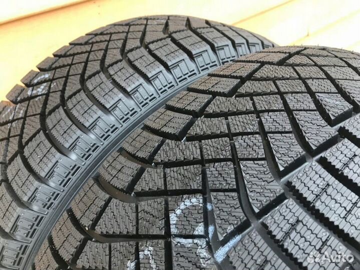 Pirelli Ice Zero FR 235/65 R17 108H