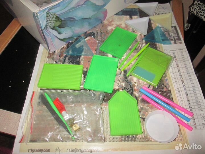 Бусины для рукоделия и картины