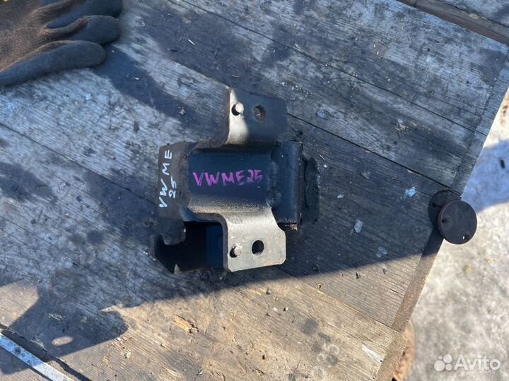 Подушка двс правая Nissan Caravan vwme25 ZD30ddti