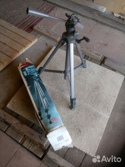 Штатив для видеокамеры профессиональный