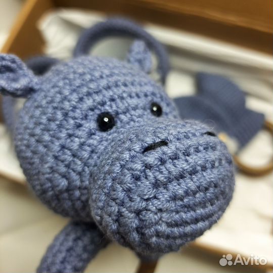 Вязаные игрушки для новорожденных