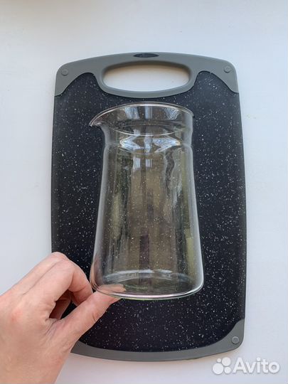 Небольшой кувшинчик-ваза из стекла