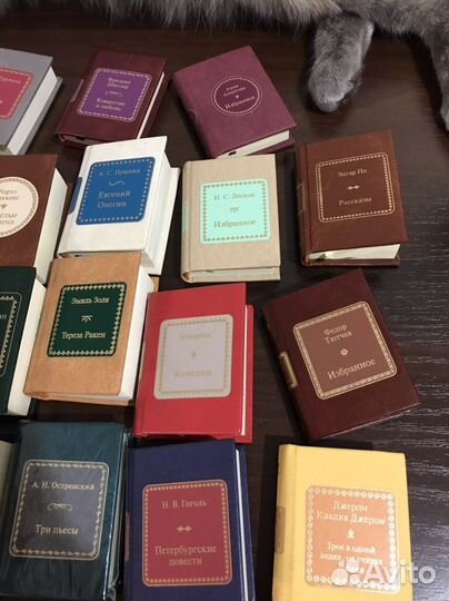 Шкаф с книгами