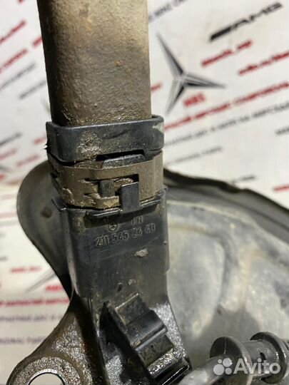 Цапфа (кулак) передняя левая w211 Mercedes