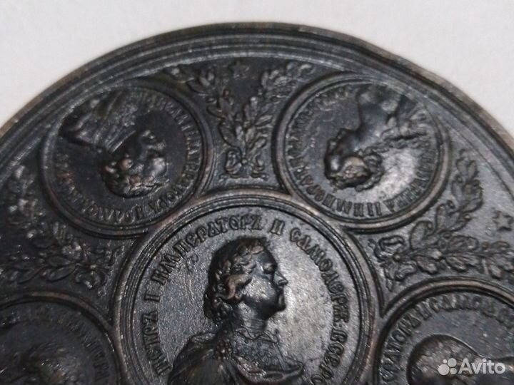 Настольная медаль