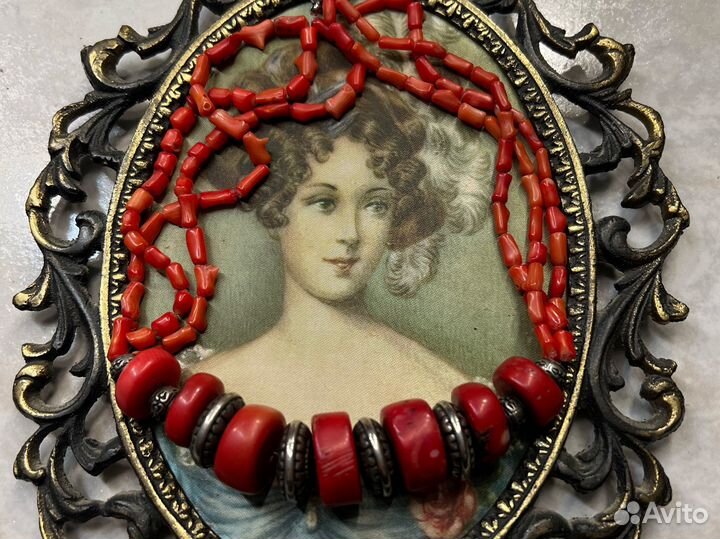 Кораловый ожерелье