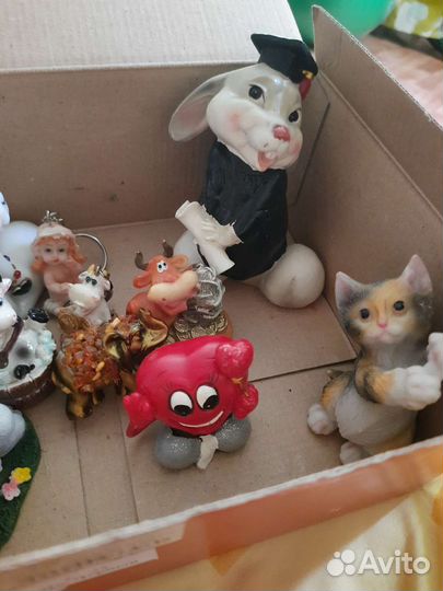 Статуэтки, фигурки, брелки