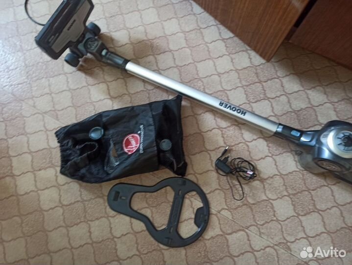 Вертикальный ручной пылесос Hoover RA22 019