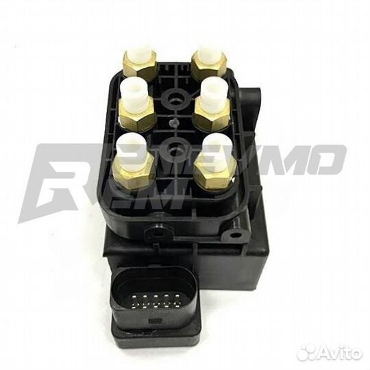 Блок клапанов пневмоподвески Audi Q7