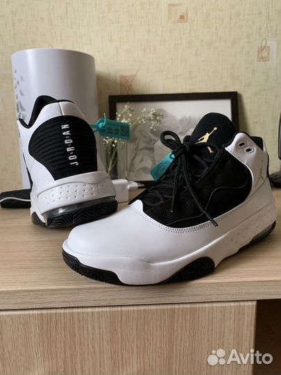 Кроссовки Jordan Max Aura 2