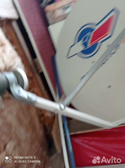 Спутниковая тарелка с креплением