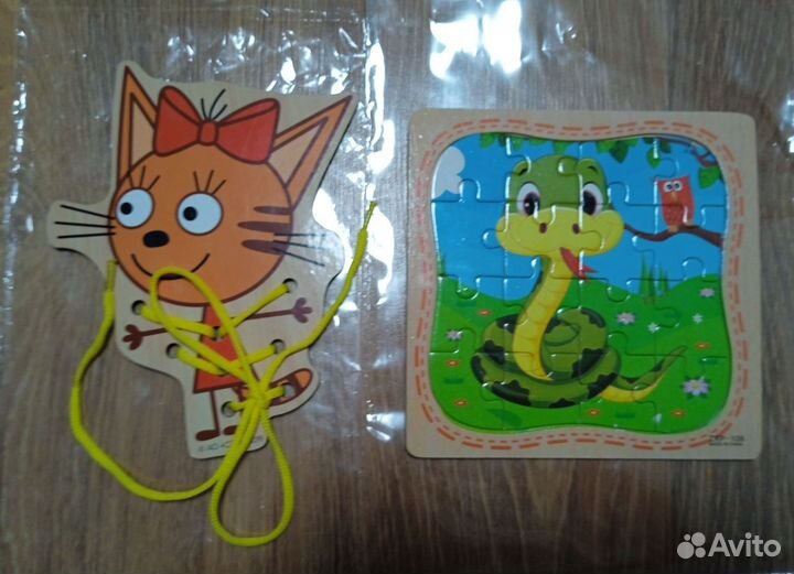 Игрушки, машинки и книги