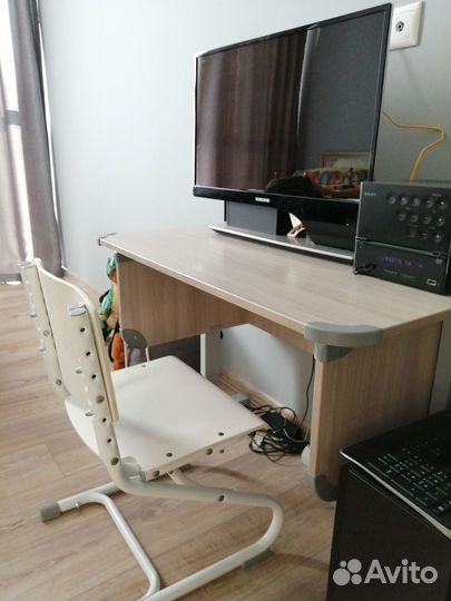 Школьная парта и стул