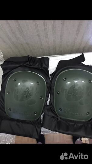 Наколенники