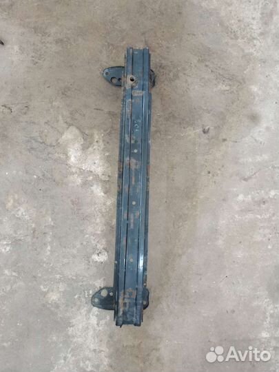 Усилитель бампера передний Hyundai Solaris 1