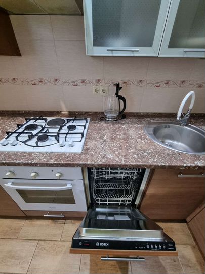 3-к. квартира, 120 м², 2/4 эт.