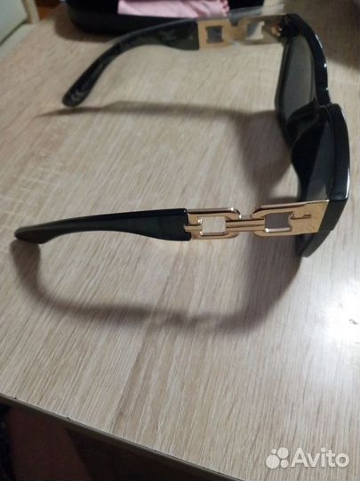 Солнцезащитные очки женские брендовые