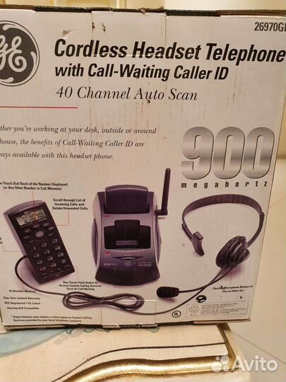 Телефон с наушниками