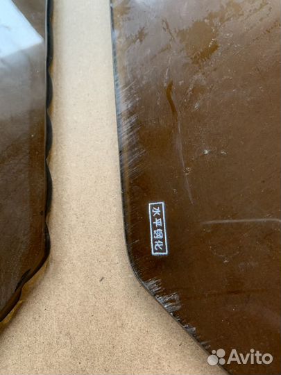 3 стеклянных коричневых столешницы