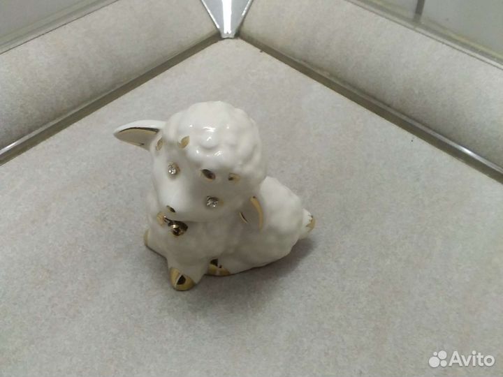 Статуэтка фарфор