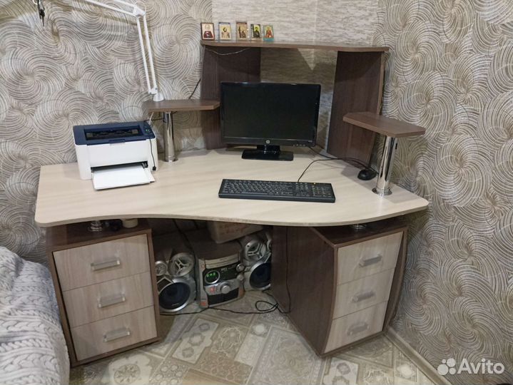 Компьютерный стол